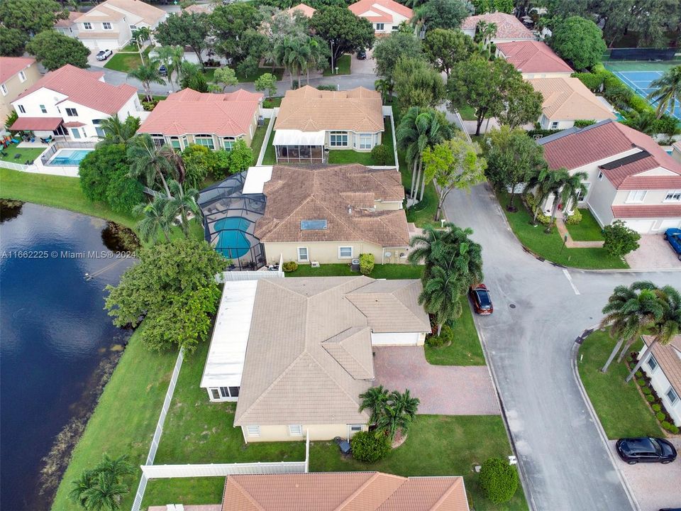 For Sale: $800,000 (3 beds, 2 baths, 1814 Square Feet)