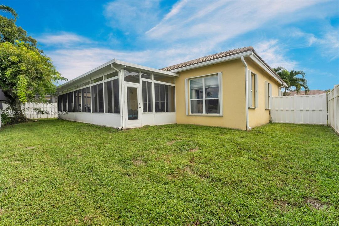 For Sale: $800,000 (3 beds, 2 baths, 1814 Square Feet)