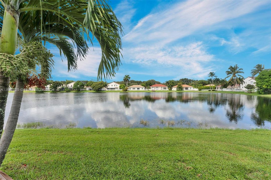 For Sale: $800,000 (3 beds, 2 baths, 1814 Square Feet)