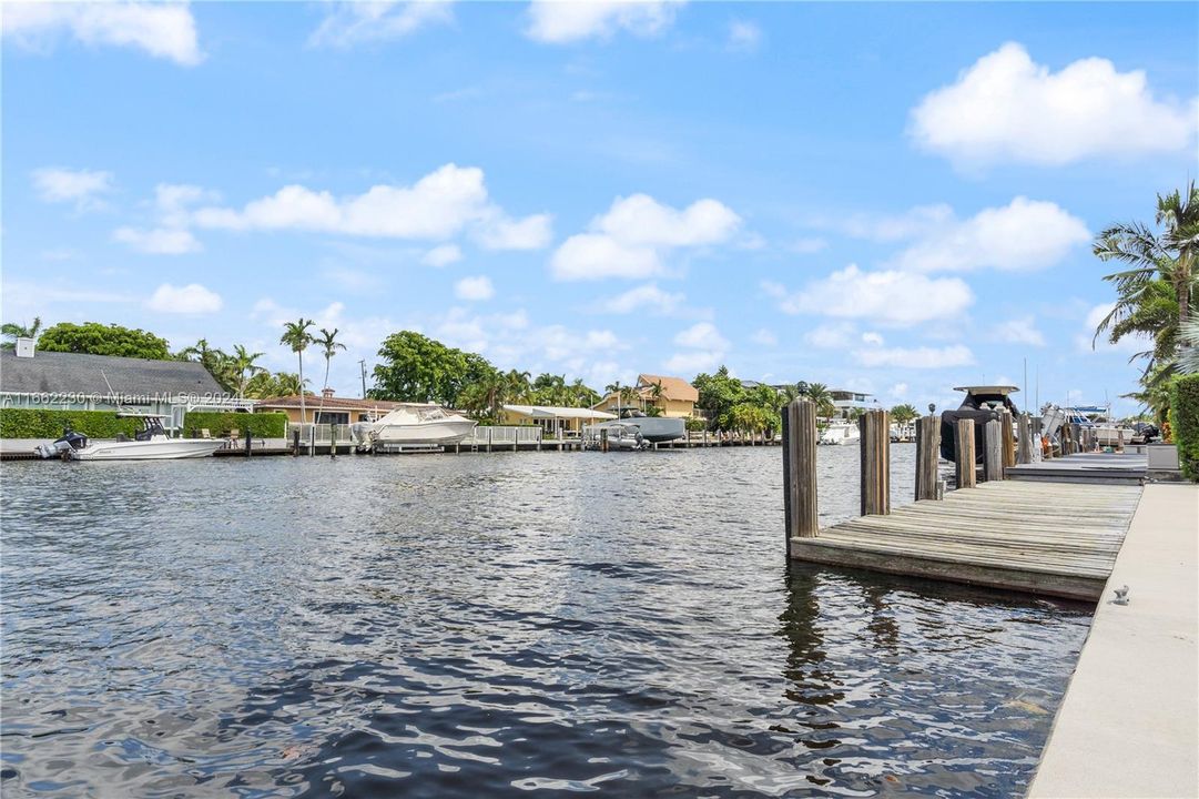 For Sale: $2,450,000 (2 beds, 2 baths, 1406 Square Feet)