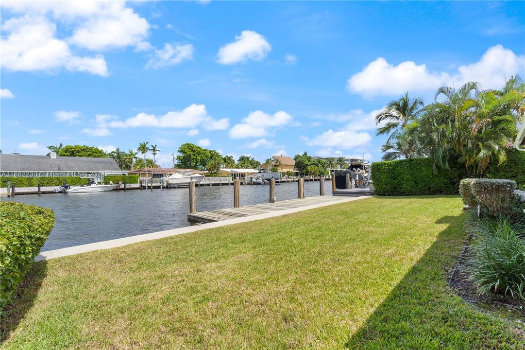 For Sale: $2,450,000 (2 beds, 2 baths, 1406 Square Feet)