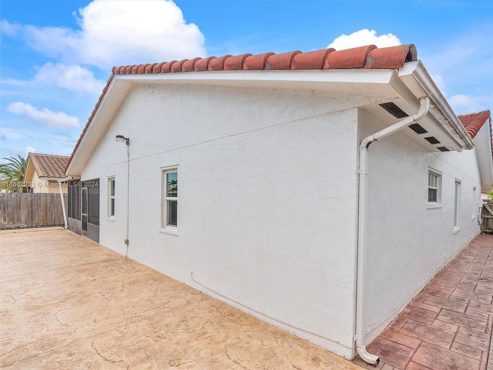 For Sale: $690,000 (4 beds, 2 baths, 2221 Square Feet)