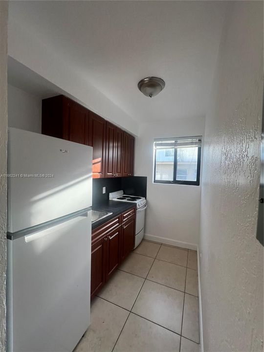 For Rent: $1,750 (1 beds, 1 baths, 705 Square Feet)