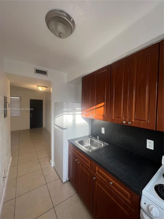 For Rent: $1,750 (1 beds, 1 baths, 705 Square Feet)