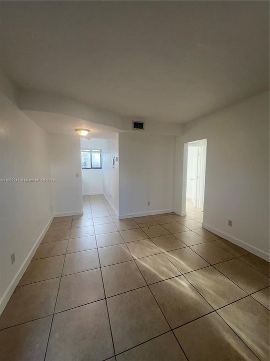 For Rent: $1,750 (1 beds, 1 baths, 705 Square Feet)