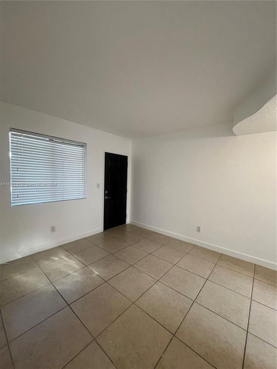 For Rent: $1,750 (1 beds, 1 baths, 705 Square Feet)