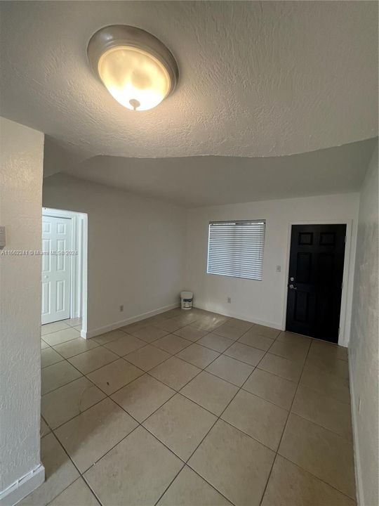 For Rent: $1,750 (1 beds, 1 baths, 705 Square Feet)