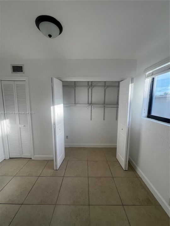 For Rent: $1,750 (1 beds, 1 baths, 705 Square Feet)