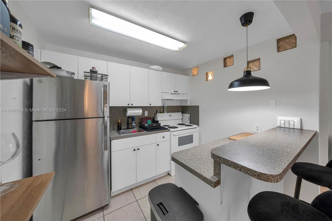 For Sale: $200,000 (1 beds, 1 baths, 550 Square Feet)