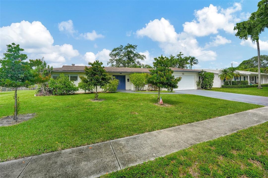 For Sale: $730,000 (4 beds, 2 baths, 1900 Square Feet)