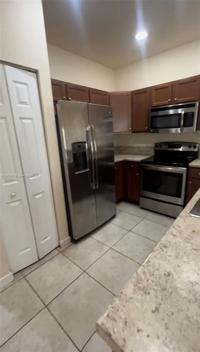 For Rent: $2,600 (3 beds, 2 baths, 1402 Square Feet)