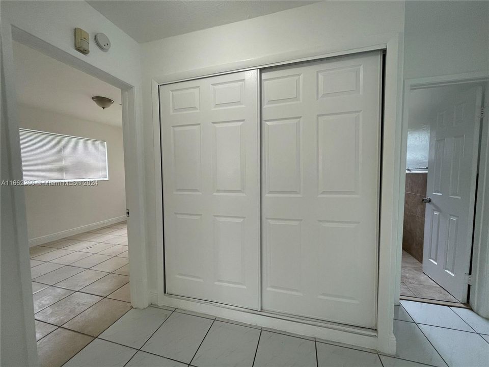 For Rent: $3,600 (5 beds, 2 baths, 1704 Square Feet)