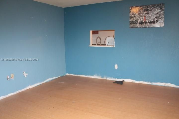 For Sale: $79,000 (1 beds, 1 baths, 680 Square Feet)