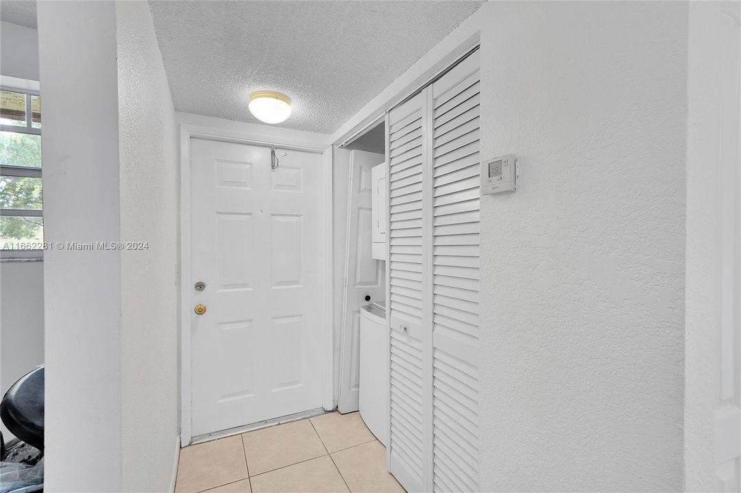 For Rent: $2,300 (2 beds, 2 baths, 914 Square Feet)