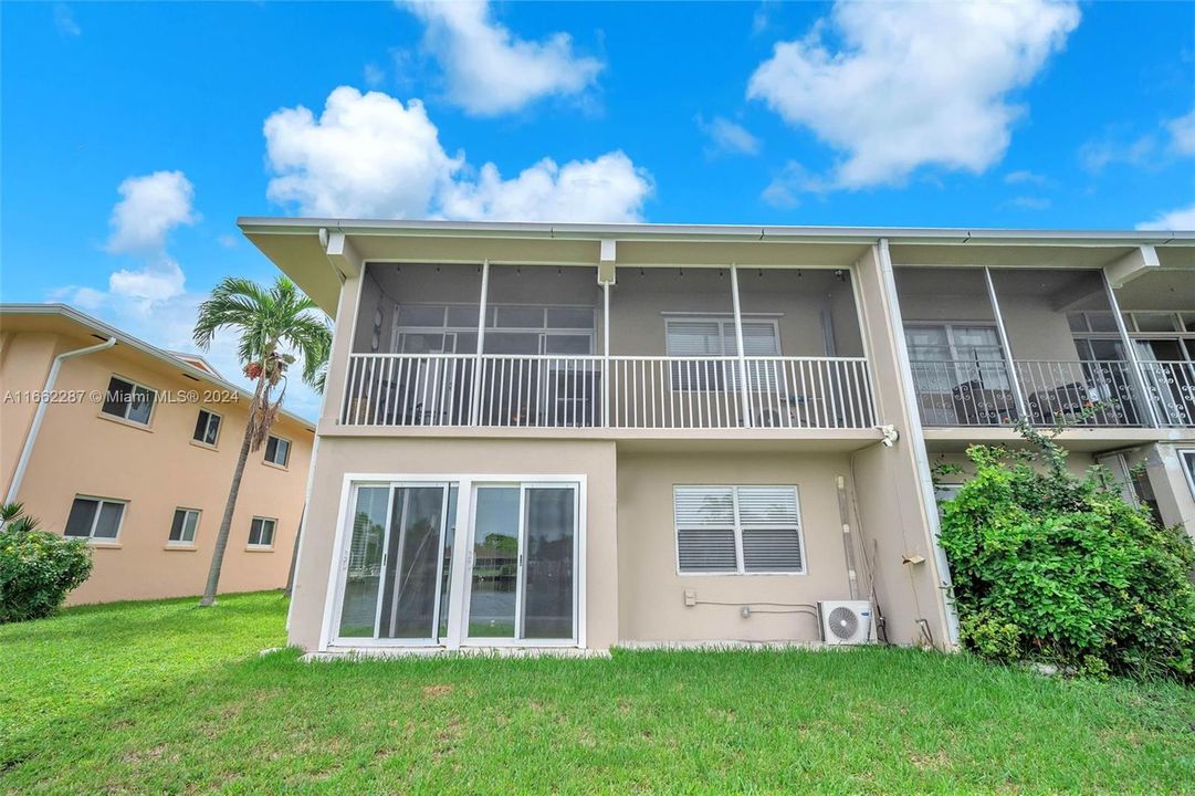 For Sale: $249,999 (2 beds, 1 baths, 860 Square Feet)