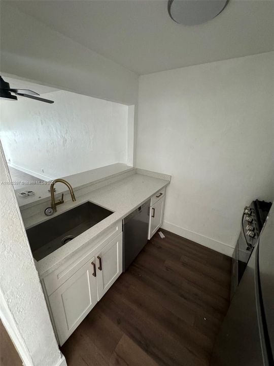 For Rent: $2,500 (2 beds, 1 baths, 760 Square Feet)