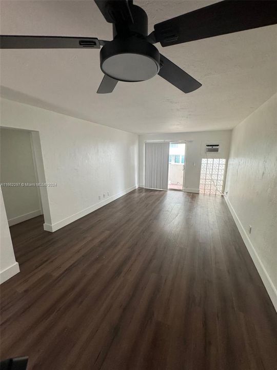 For Rent: $2,500 (2 beds, 1 baths, 760 Square Feet)