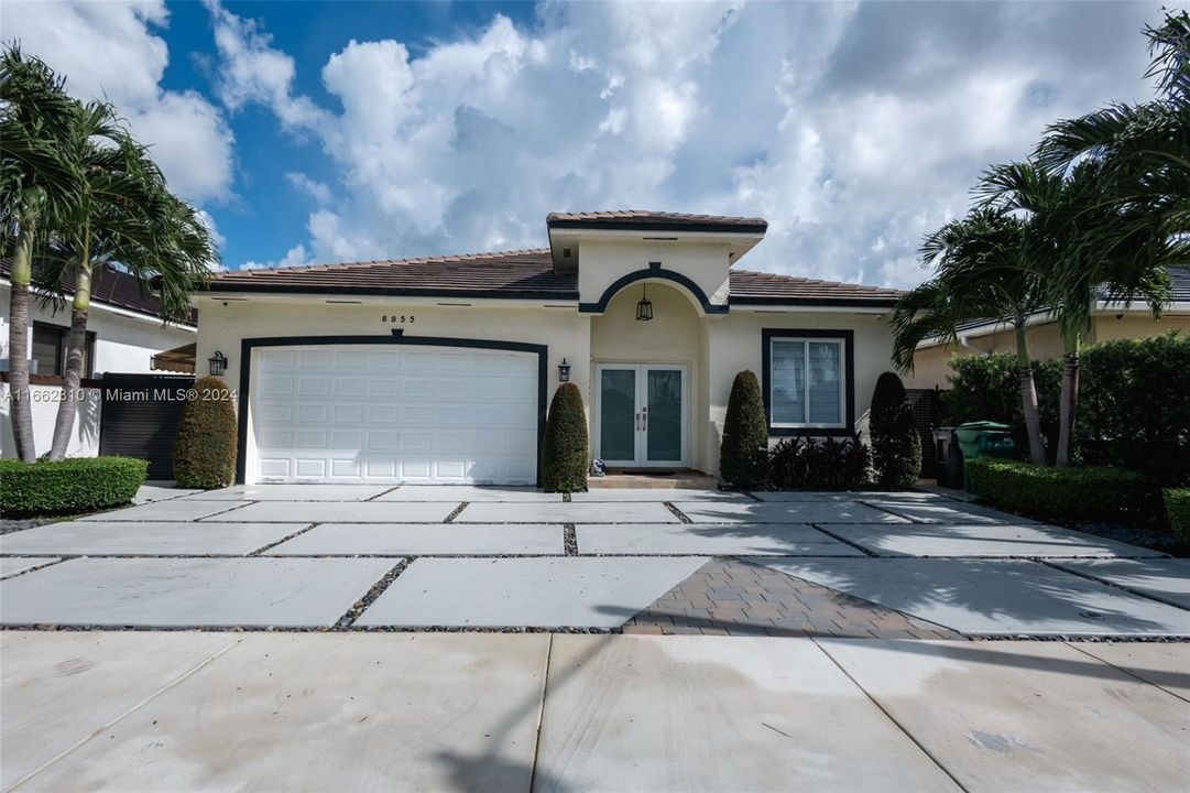 For Sale: $895,000 (3 beds, 2 baths, 1739 Square Feet)