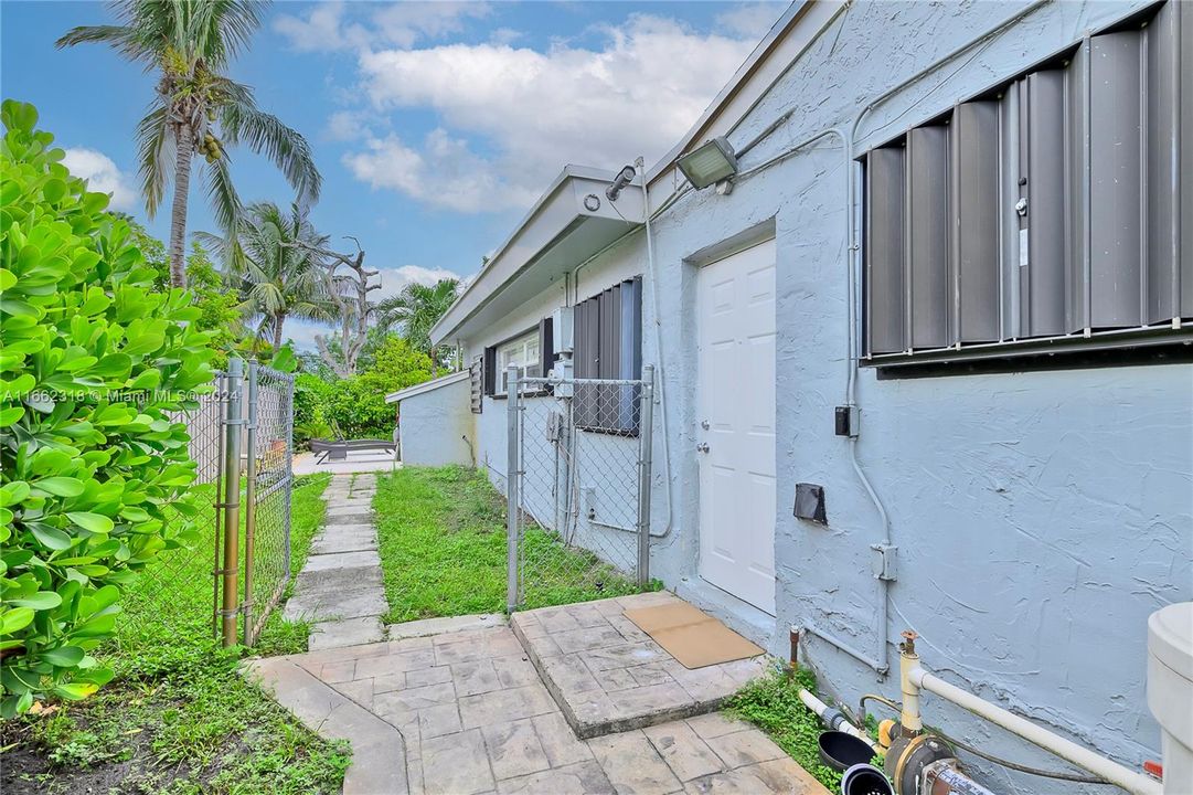 For Sale: $605,000 (4 beds, 2 baths, 2179 Square Feet)