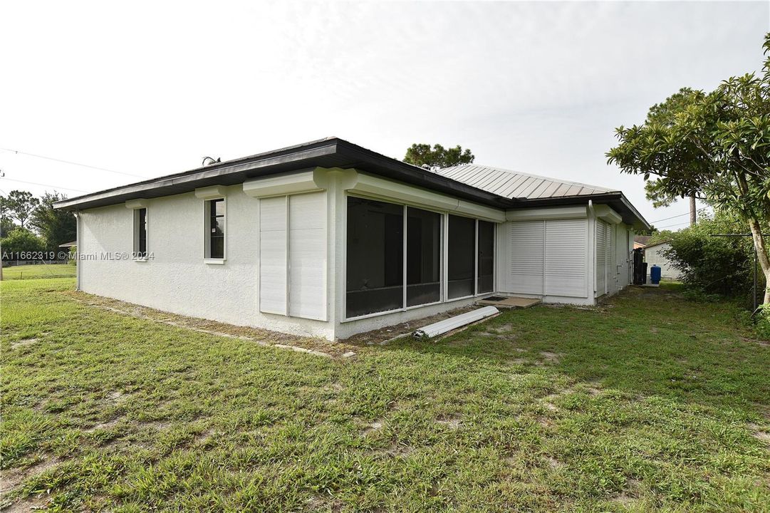 For Sale: $339,000 (3 beds, 2 baths, 1643 Square Feet)