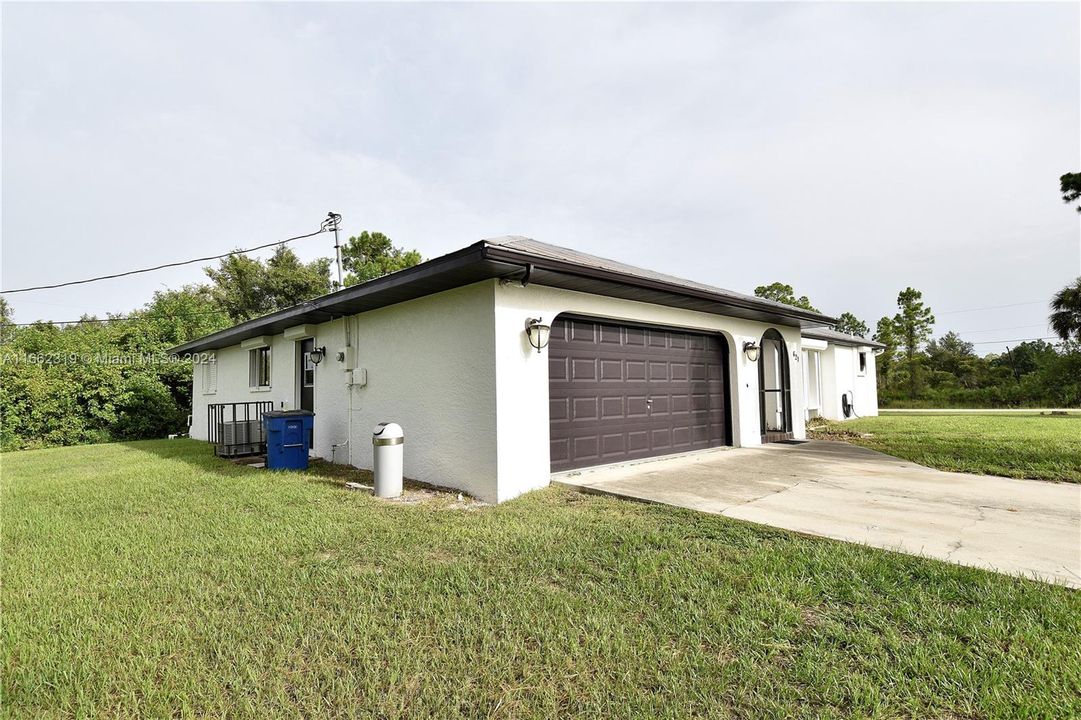 For Sale: $339,000 (3 beds, 2 baths, 1643 Square Feet)