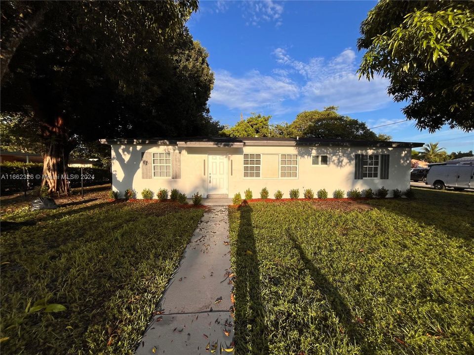 For Sale: $559,000 (4 beds, 2 baths, 1200 Square Feet)