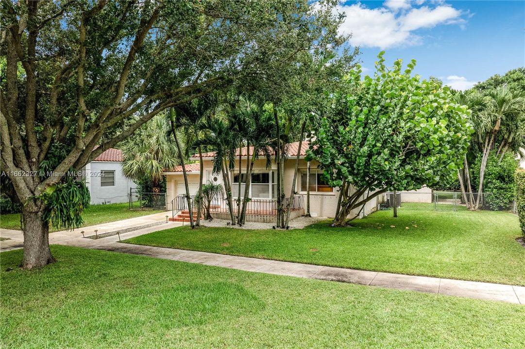 En Venta: $1,575,000 (3 camas, 2 baños, 1969 Pies cuadrados)