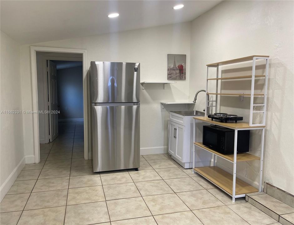 For Rent: $1,650 (1 beds, 1 baths, 1312 Square Feet)