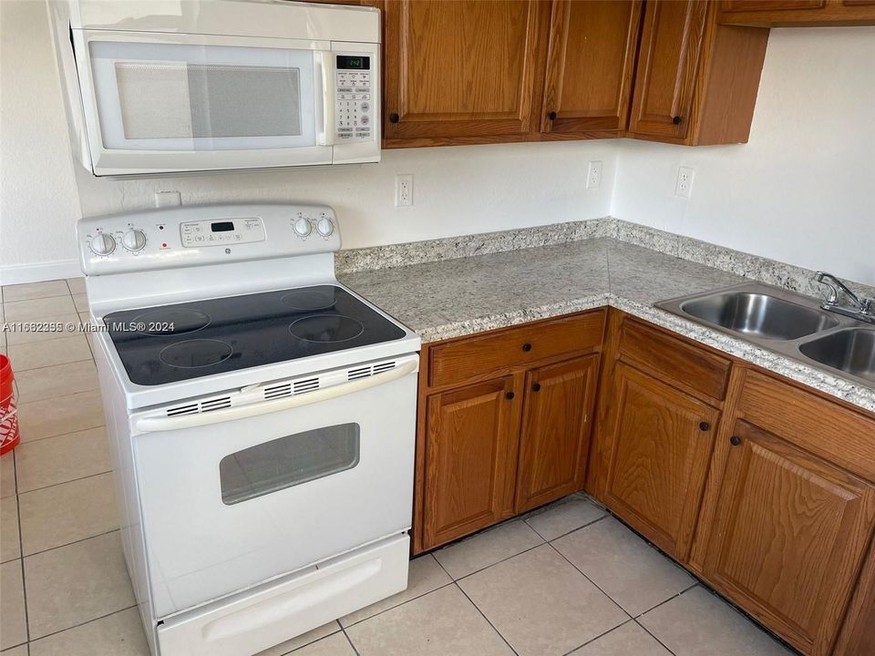 For Rent: $1,600 (2 beds, 1 baths, 2720 Square Feet)