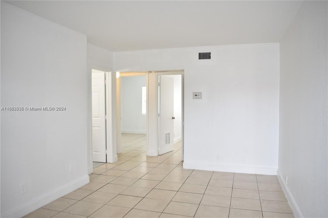 For Rent: $1,600 (2 beds, 1 baths, 2720 Square Feet)