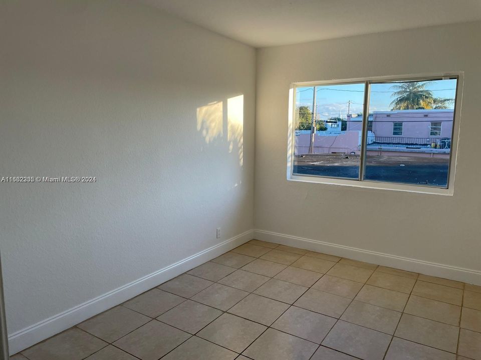 For Rent: $1,600 (2 beds, 1 baths, 2720 Square Feet)