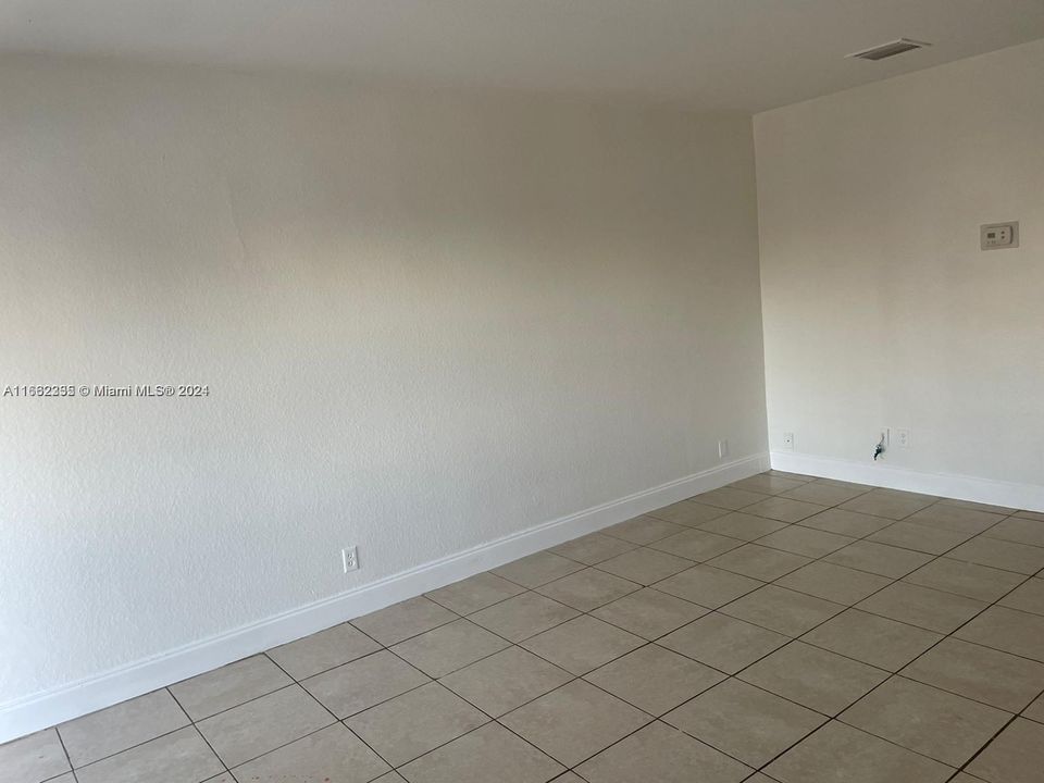 For Rent: $1,600 (2 beds, 1 baths, 2720 Square Feet)