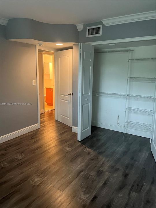 For Sale: $380,000 (2 beds, 1 baths, 664 Square Feet)