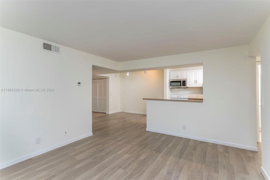 For Rent: $2,100 (2 beds, 2 baths, 1057 Square Feet)