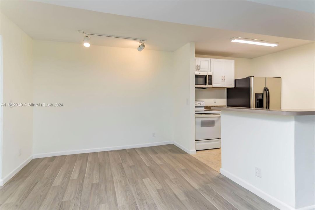 For Rent: $2,100 (2 beds, 2 baths, 1057 Square Feet)