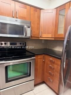 For Rent: $2,250 (2 beds, 1 baths, 828 Square Feet)