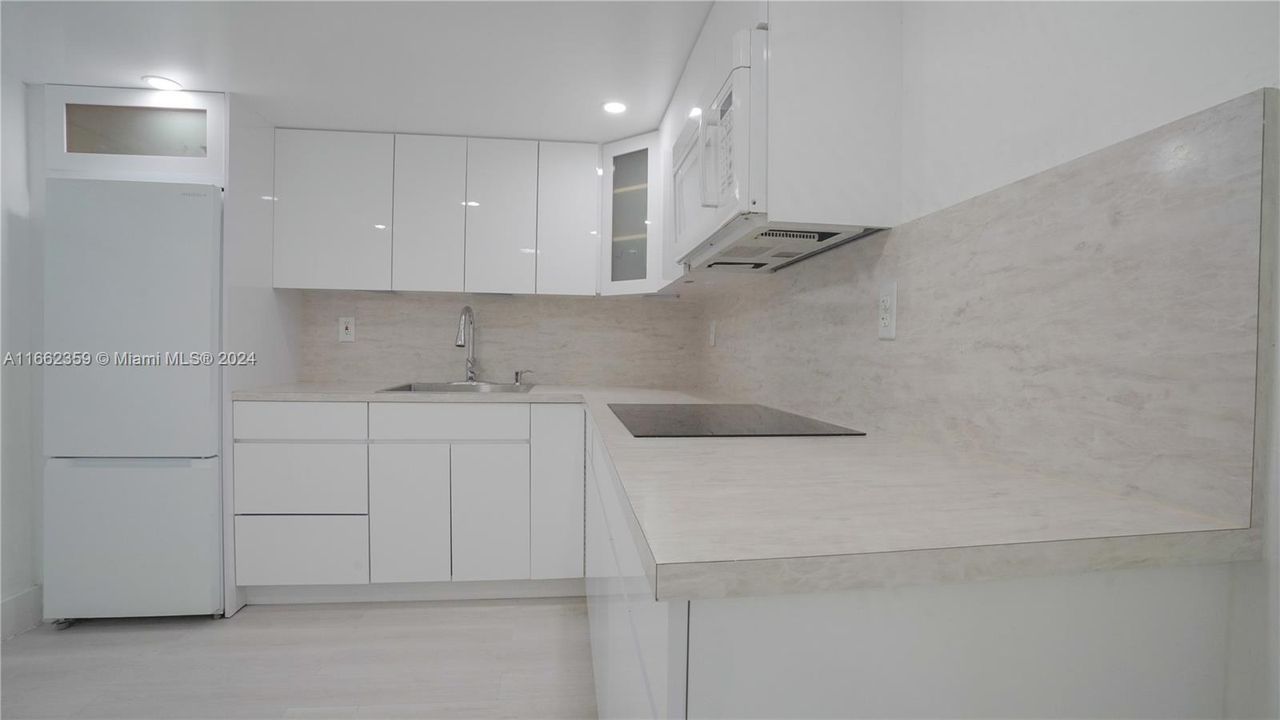 En Venta: $295,000 (1 camas, 1 baños, 784 Pies cuadrados)