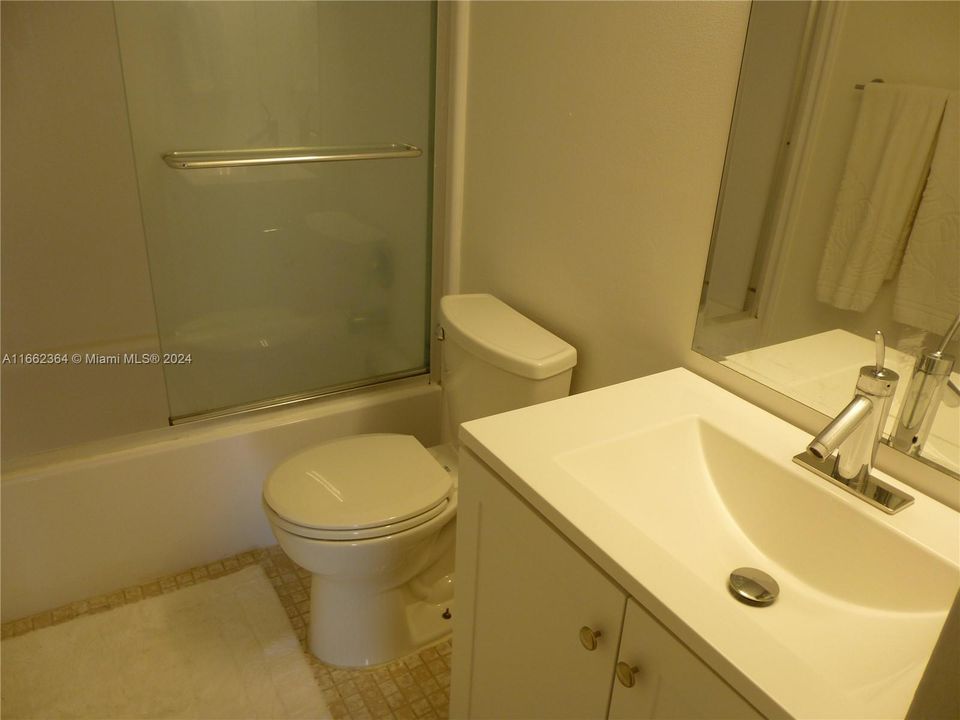 For Sale: $280,000 (1 beds, 1 baths, 756 Square Feet)