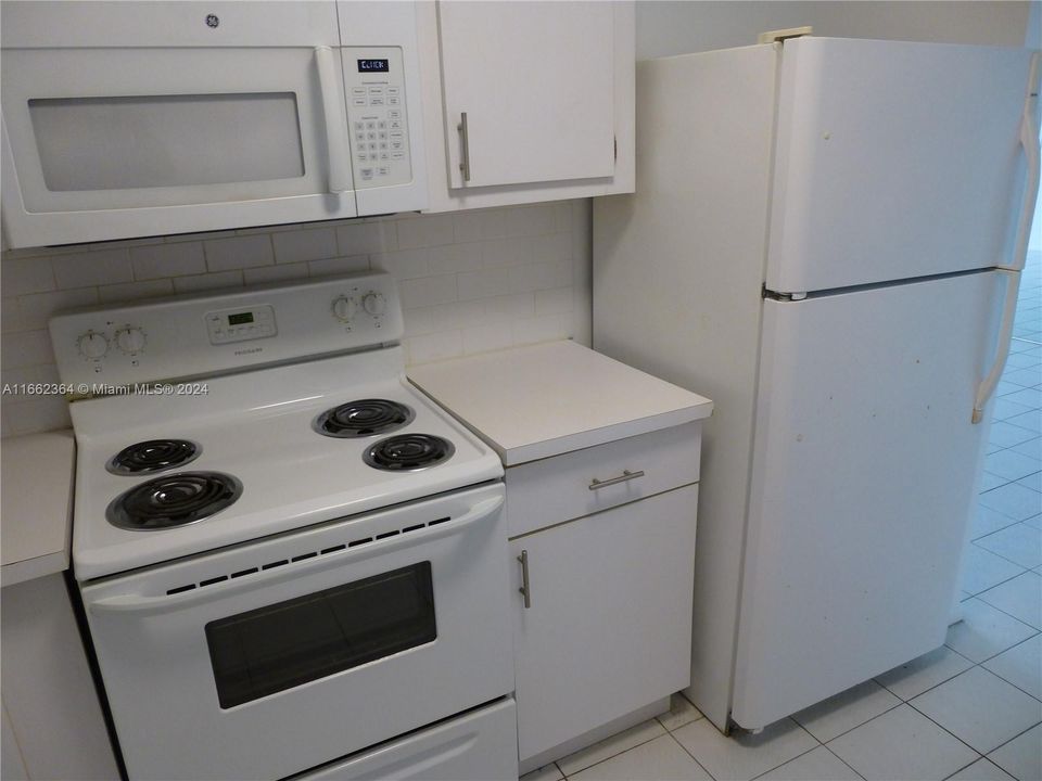 For Sale: $280,000 (1 beds, 1 baths, 756 Square Feet)