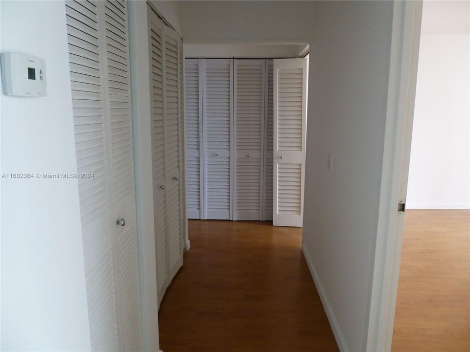 For Sale: $280,000 (1 beds, 1 baths, 756 Square Feet)