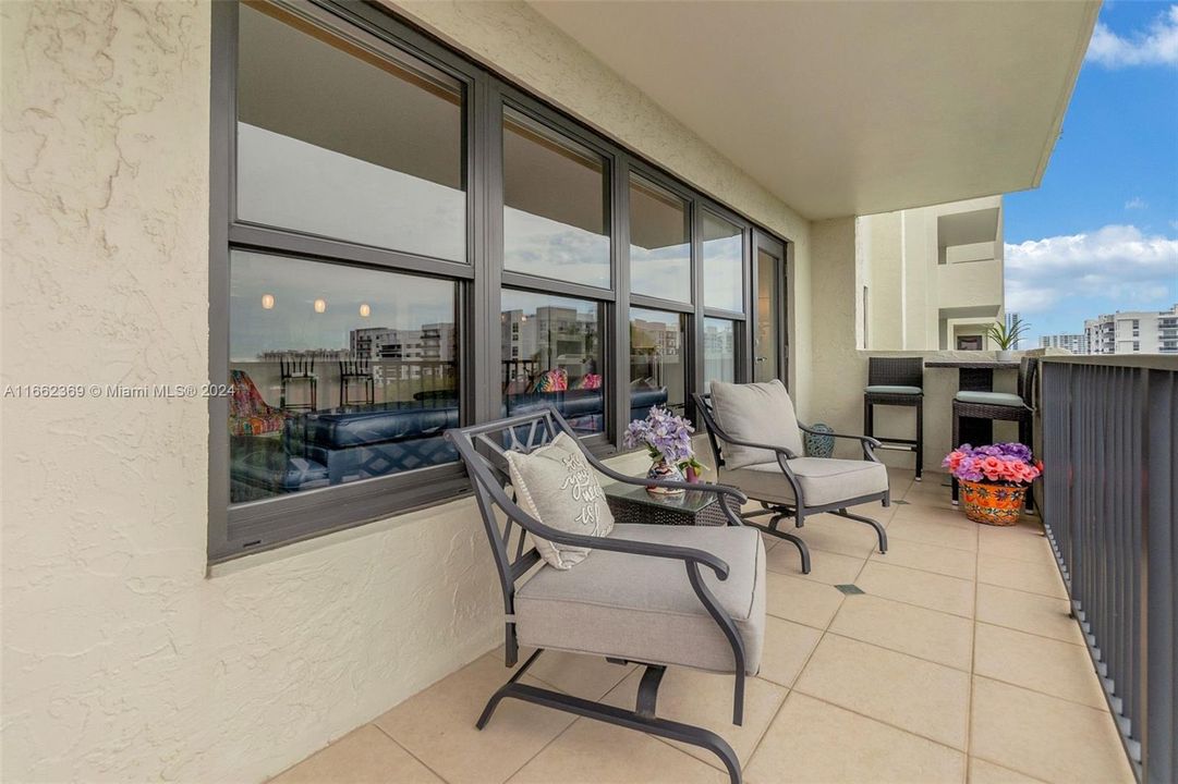 For Sale: $569,900 (2 beds, 2 baths, 1351 Square Feet)