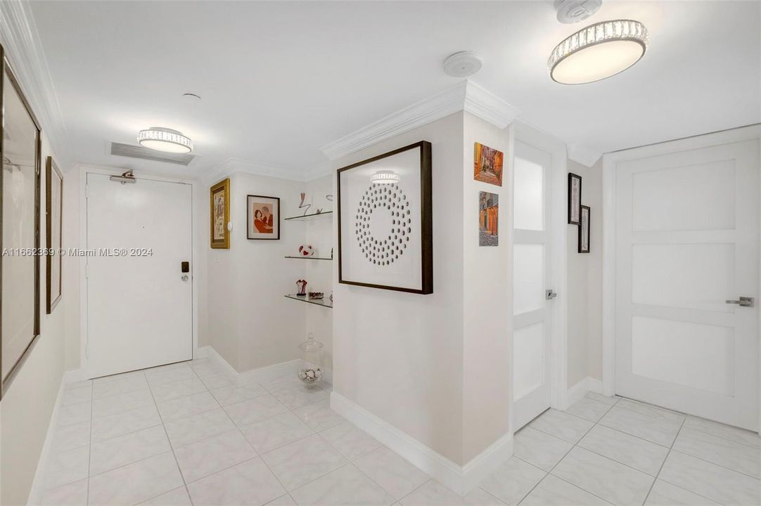 For Sale: $569,900 (2 beds, 2 baths, 1351 Square Feet)