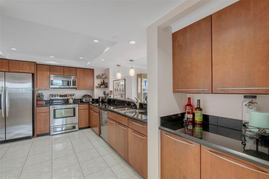 For Sale: $569,900 (2 beds, 2 baths, 1351 Square Feet)