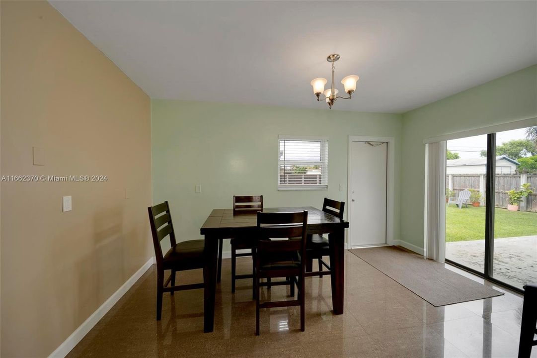 For Sale: $470,000 (3 beds, 1 baths, 1408 Square Feet)