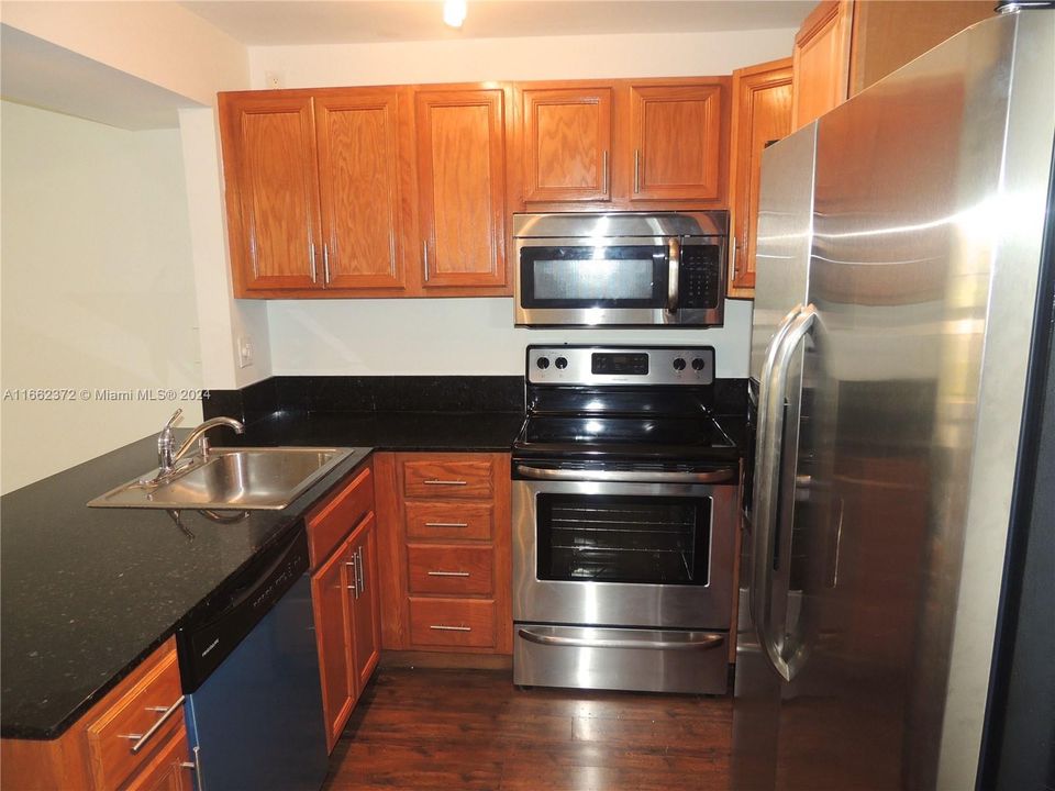 For Rent: $2,000 (1 beds, 1 baths, 554 Square Feet)