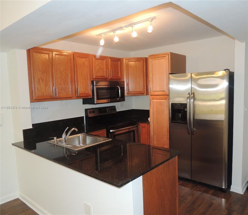 For Rent: $2,000 (1 beds, 1 baths, 554 Square Feet)