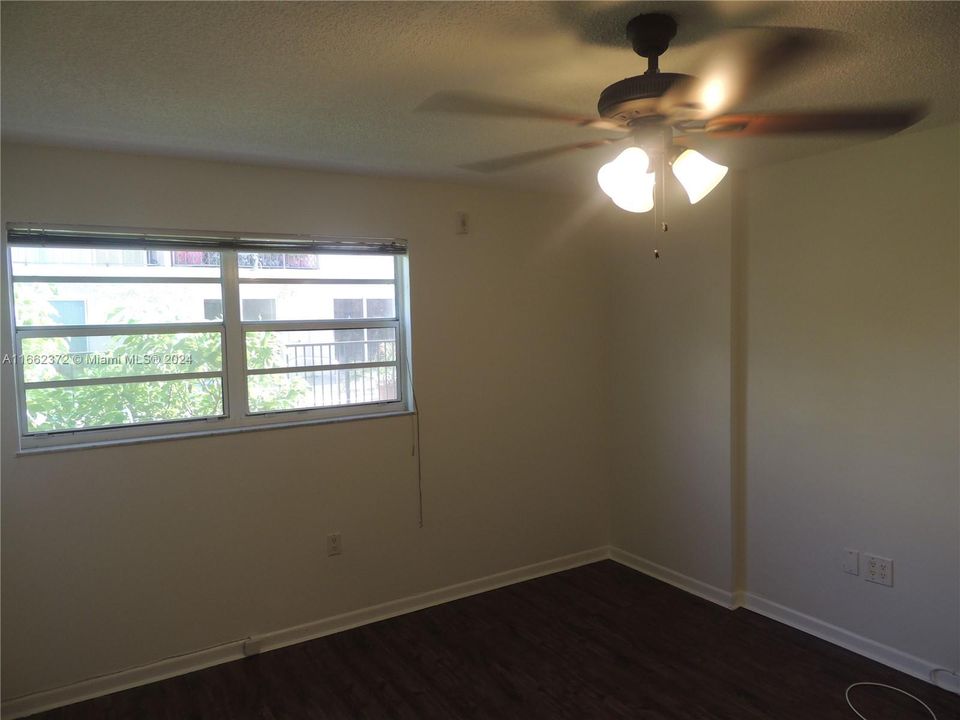 For Rent: $2,000 (1 beds, 1 baths, 554 Square Feet)