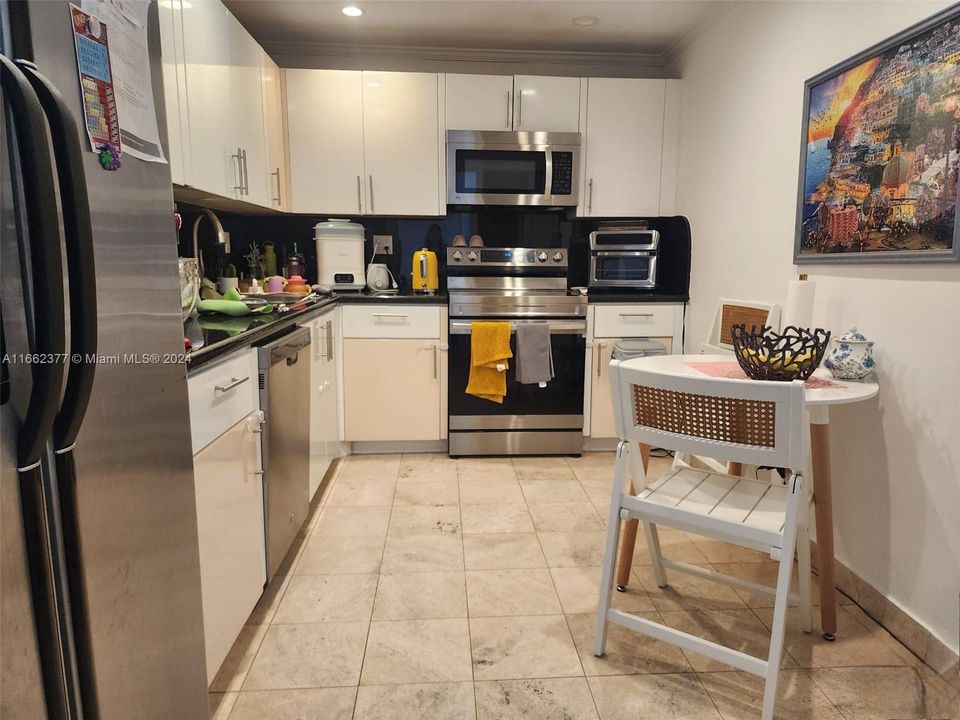 For Rent: $3,000 (2 beds, 2 baths, 1235 Square Feet)