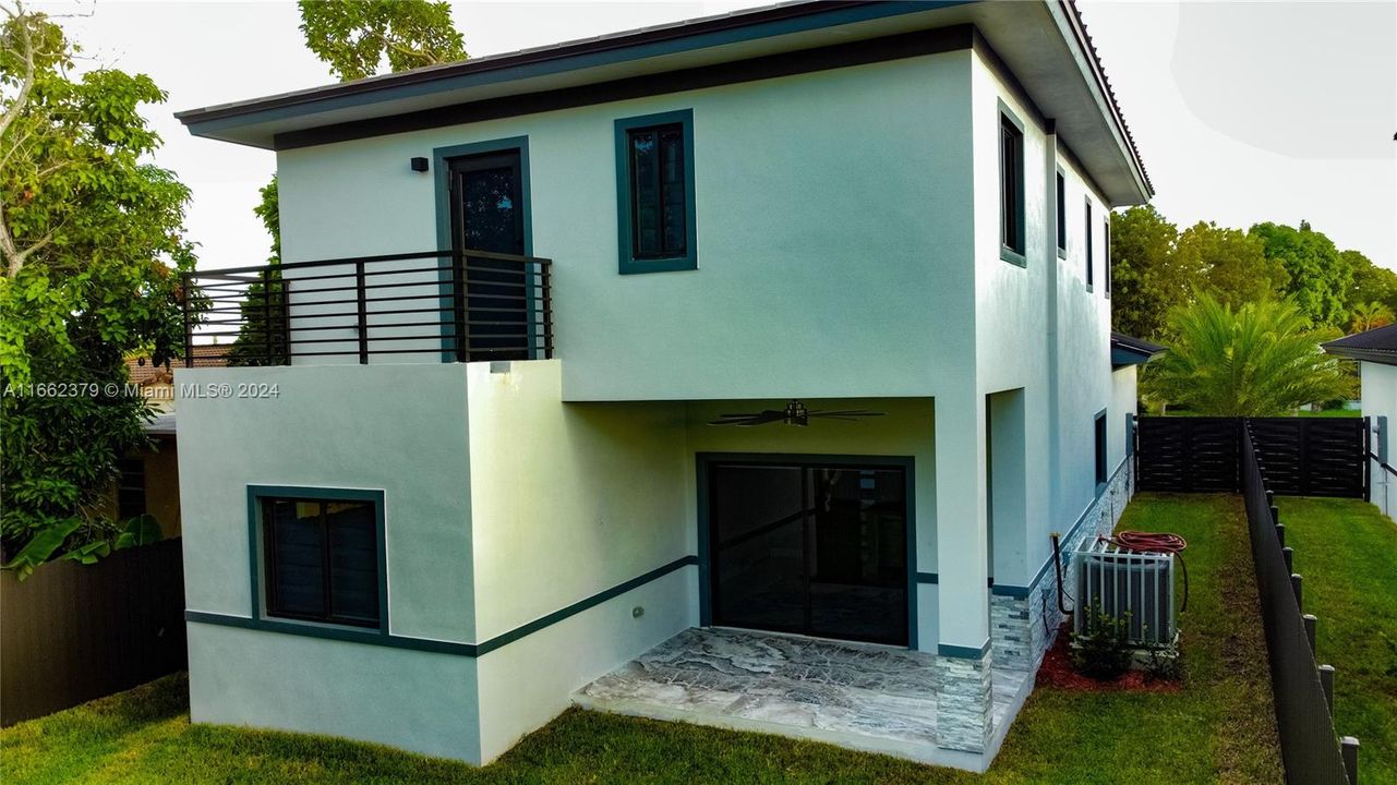 En Venta: $950,000 (4 camas, 3 baños, 3000 Pies cuadrados)