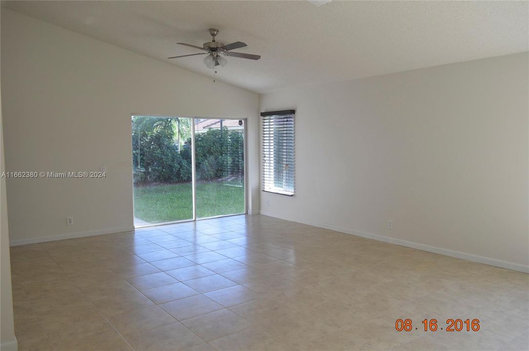 For Rent: $3,600 (3 beds, 2 baths, 1353 Square Feet)